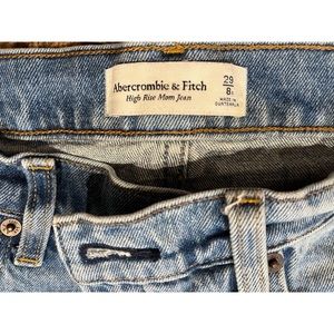 abercrombie & fitch high rise mom jeans